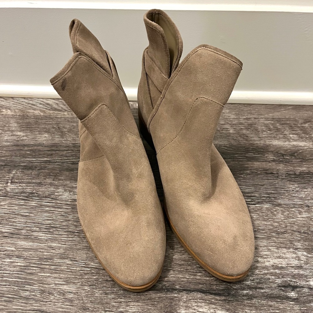 MICHAEL Michael Kors Boots Women's 11 Beige Tan Suede Leather Buckle Ankle - Picture 2 of 8